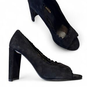 Pelle Moda Black Suede Scalloped Peep Toe Heels Womens 7 Cresent Shaped Heel